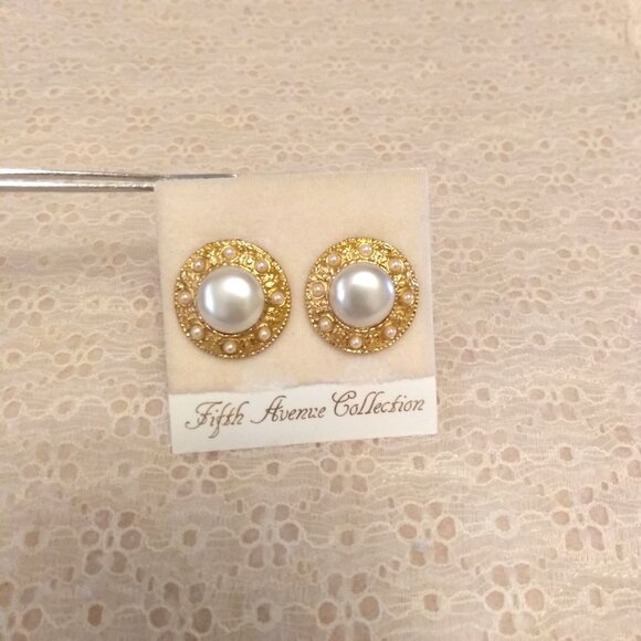 Vintage White Cream Pearls Statement Large Gold Tone Earrings Non-Pierced Clip - Picture 4 of 8